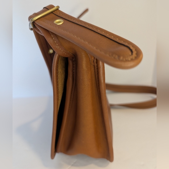 90s Vintage Coach Saddle Bag In British Tan - GUC - Picture 3 of 11